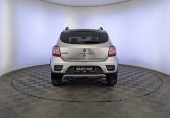 Подержанный автомобиль Renault Sandero 2021 года (6 фото)