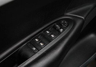 Подержанный автомобиль Citroen C4 Sedan 2013 года (14 фото)