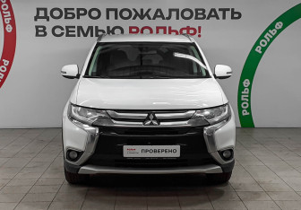 Подержанный автомобиль Mitsubishi Outlander 2016 года (2 фото)