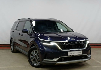 Подержанный автомобиль Kia Carnival 2021 года (3 фото)