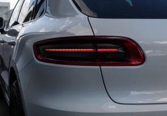 Подержанный автомобиль Porsche Macan 2018 года (24 фото)