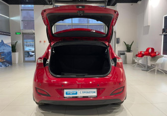 Подержанный автомобиль Hyundai i30 Hatchback 2013 года (7 фото)