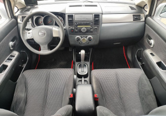 Подержанный автомобиль Nissan Tiida Hatchback 2011 года (10 фото)