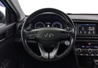 Подержанный автомобиль Hyundai Elantra Sedan 2019 года (22 фото)