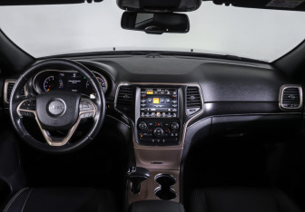 Подержанный автомобиль Jeep Grand Cherokee 2014 года (17 фото)
