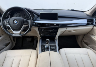 Подержанный автомобиль BMW X5 2015 года (12 фото)