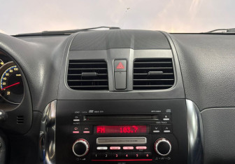 Подержанный автомобиль Suzuki SX4 Hatchback 2011 года (15 фото)