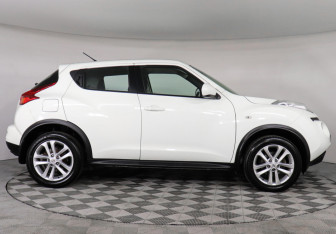 Подержанный автомобиль Nissan Juke 2014 года (4 фото)