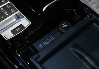 Подержанный автомобиль Land Rover Discovery 2017 года (26 фото)