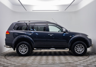 Подержанный автомобиль Mitsubishi Pajero Sport 2011 года (6 фото)