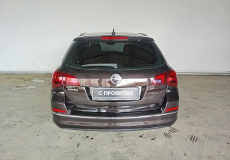 Подержанный автомобиль Opel Astra Wagon 2013 года (5 фото)