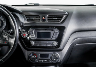 Подержанный автомобиль Kia Rio Hatchback 2012 года (11 фото)