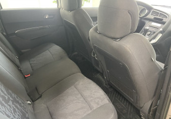 Подержанный автомобиль Peugeot 3008 2011 года (15 фото)