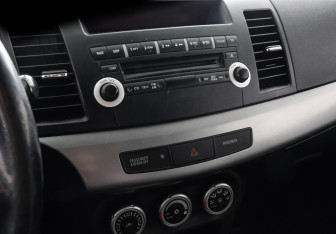 Подержанный автомобиль Mitsubishi Lancer Sedan 2008 года (11 фото)