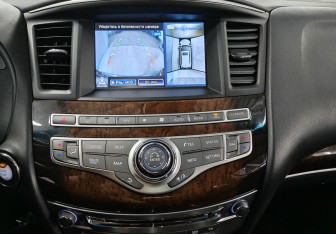 Подержанный автомобиль Infiniti QX60 2017 года (19 фото)