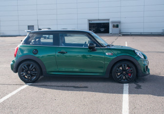 Подержанный автомобиль MINI Hatch 2020 года (4 фото)