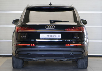 Подержанный автомобиль Audi Q7 2021 года (5 фото)