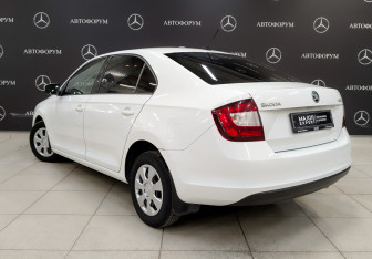 Подержанный автомобиль Skoda Rapid Liftback 2019 года (7 фото)