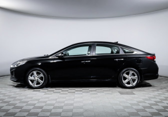 Подержанный автомобиль Hyundai Sonata 2017 года (8 фото)