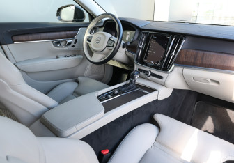 Подержанный автомобиль Volvo S90 2021 года (10 фото)