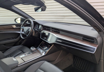 Подержанный автомобиль Audi A6 Sedan 2021 года (10 фото)