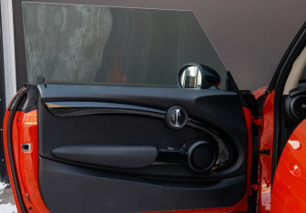 Подержанный автомобиль MINI Hatch 2019 года (12 фото)