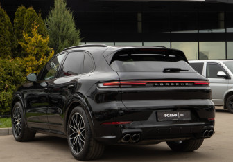Подержанный автомобиль Porsche Cayenne 2023 года (5 фото)