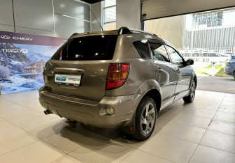 Подержанный автомобиль Pontiac Vibe 2003 года (4 фото)