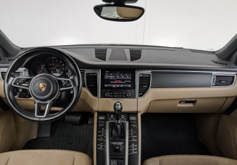 Подержанный автомобиль Porsche Macan 2017 года (14 фото)
