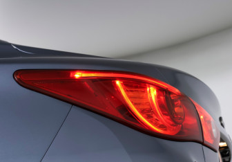 Подержанный автомобиль Infiniti Q50 2014 года (21 фото)