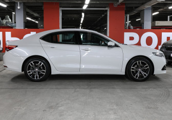 Подержанный автомобиль Acura TLX 2014 года (4 фото)