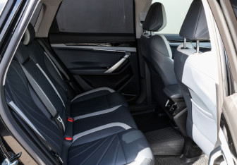 Подержанный автомобиль Geely Atlas 2024 года (12 фото)