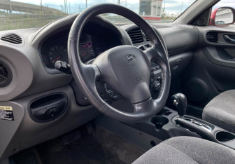 Подержанный автомобиль Hyundai Santa Fe 2003 года (13 фото)