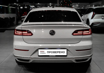 Подержанный автомобиль Volkswagen Arteon 2018 года (5 фото)