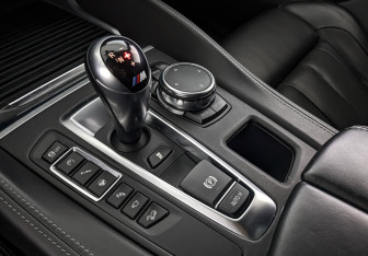 Подержанный автомобиль BMW X6 M 2016 года (21 фото)