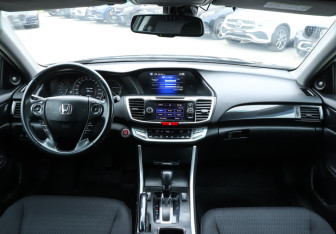 Подержанный автомобиль Honda Accord Sedan 2013 года (12 фото)