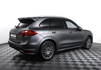 Подержанный автомобиль Porsche Cayenne 2012 года (5 фото)