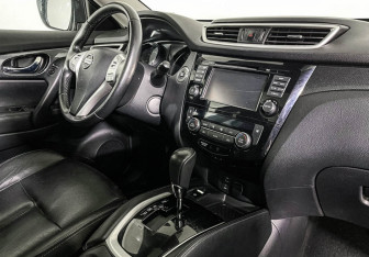 Подержанный автомобиль Nissan X-Trail 2017 года (9 фото)