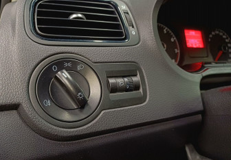 Подержанный автомобиль Volkswagen Polo Sedan 2012 года (18 фото)