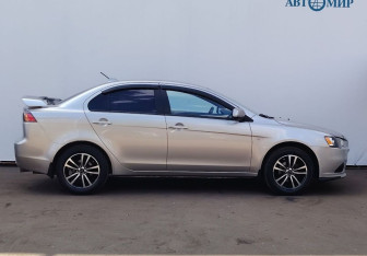 Подержанный автомобиль Mitsubishi Lancer Sedan 2013 года (4 фото)