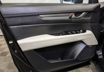 Подержанный автомобиль Mazda CX-5 2020 года (18 фото)