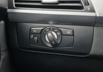 Подержанный автомобиль BMW X5 2011 года (18 фото)