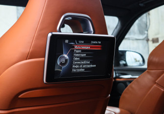 Подержанный автомобиль BMW X5 M 2015 года (10 фото)