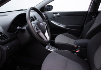 Подержанный автомобиль Hyundai Solaris Hatchback 2013 года (10 фото)