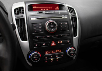 Подержанный автомобиль Kia Ceed Hatchback 2010 года (18 фото)