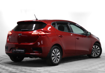 Подержанный автомобиль Kia Ceed Hatchback 2016 года (18 фото)