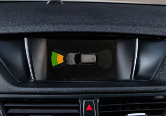 Подержанный автомобиль BMW X1 2014 года (18 фото)