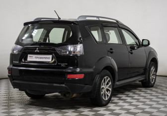 Подержанный автомобиль Mitsubishi Outlander 2010 года (5 фото)