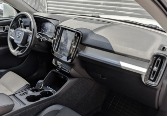 Подержанный автомобиль Volvo XC40 2020 года (13 фото)