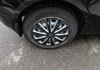 Подержанный автомобиль Kia Rio Hatchback 2014 года (12 фото)